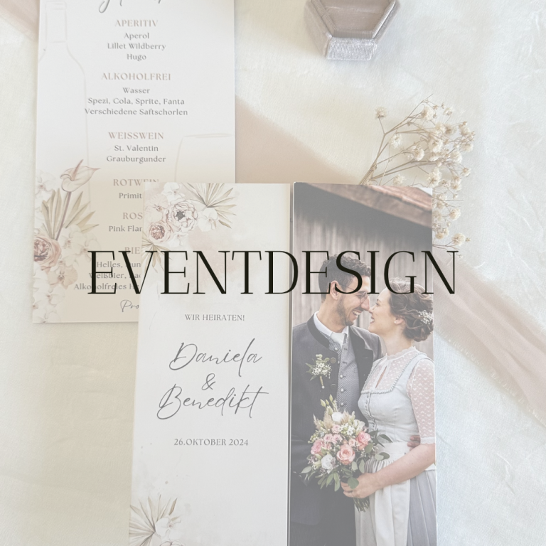 Hochzeitsdesign mit floralen Elementen, einem Brautpaar und eleganten Texten.